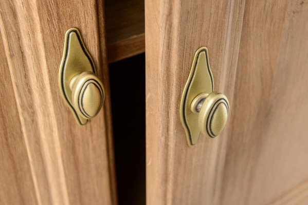 Liikkuva pesuallas kaluste alle 80 cm rustiikkityylissä