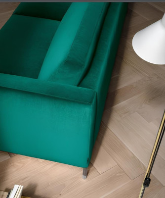 Kaksi henkilöä vihreä kangassohva