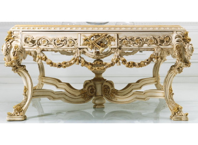 Antiikkityylinen massiivipuinen ruokapöytä