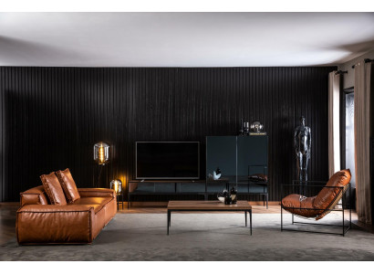 TV-kaappi mukautetulla komerolla