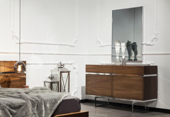 Makuuhuoneen kalustesetti sängyllä, yöpöydillä ja lipastolla, hotellilaatua, 5 osaa