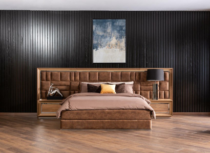 Täydellinen makuuhuoneen kalustesarja, jossa on kaappi, yöpöydät ja sänky 5 osassa.