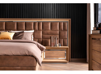 Makuuhuoneen kalustesarja, johon kuuluu sänky, kaappi ja 2 yöpöytää, 4 osaa.