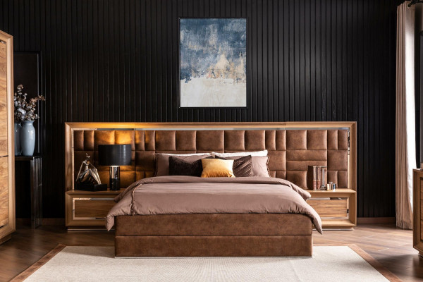 Makuuhuoneen kalustesarja, johon kuuluu sänky, kaappi ja 2 yöpöytää, 4 osaa.