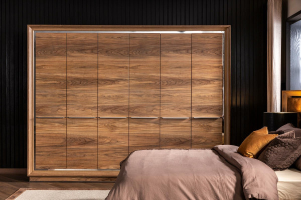 Vaatekaappi 6 ovella makuuhuoneeseen