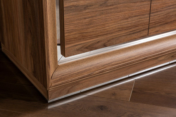 Vaatekaappi 6 ovella makuuhuoneeseen