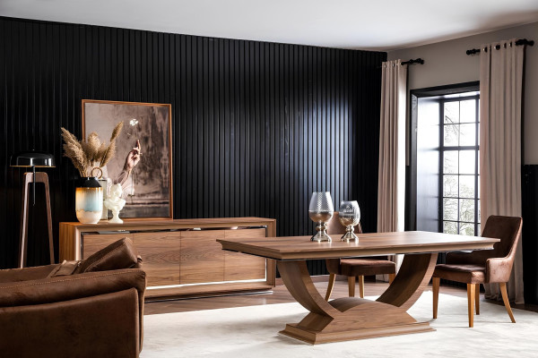 Tyylikäs ruokapöytä jaloilla