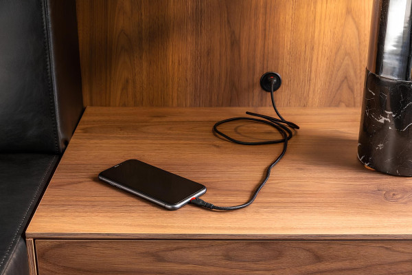 Ylellinen makuuhuoneen kalustesarja yöpöydällä, kaapilla, pöydällä ja sängyllä 6 osaa