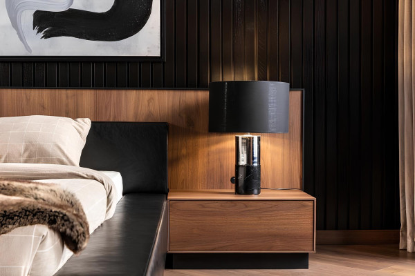 5-osainen makuuhuonekalustesarja sängyllä, yöpöydillä ja lipastolla