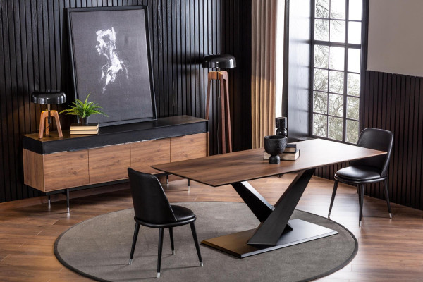 Ruokailuryhmä, jossa pöytä ja 4 tuolia