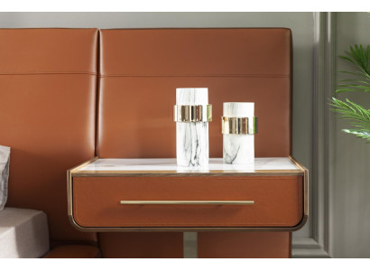 Kaksiosainen oranssi sänky, jossa 2 liikkuvaa yöpöytää, 3 osaa