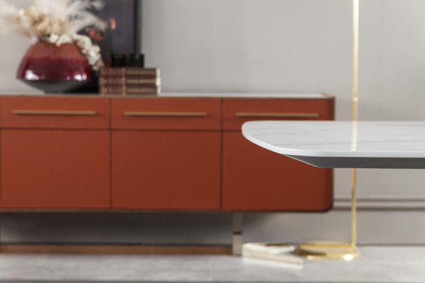 Moderni, ylellinen ja mukava valkoinen ruokapöytä