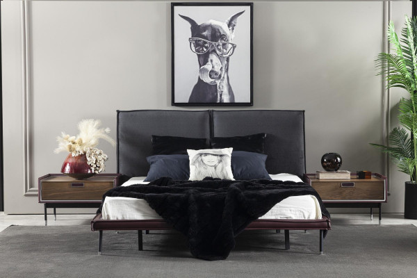 Ylellinen ruskea yöpöytä makuuhuoneeseen, loft-huonekalut, moderni konsoli