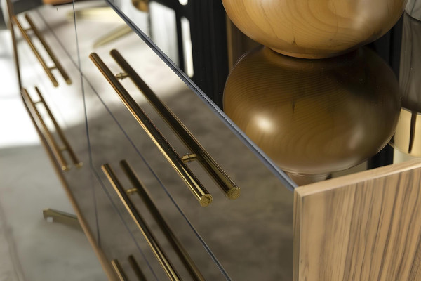 Ylellinen makuuhuoneen kalustepaketti, jossa sänky, lipasto ja kaappi 6 osaa