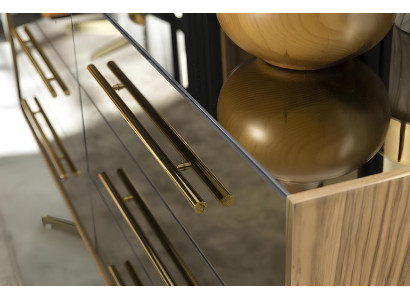 Ylellinen makuuhuoneen kalustepaketti, jossa sänky, lipasto ja kaappi 6 osaa