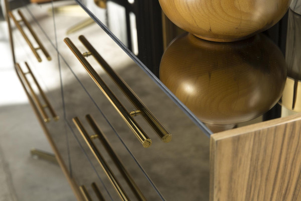 Moderni lipasto peilillä