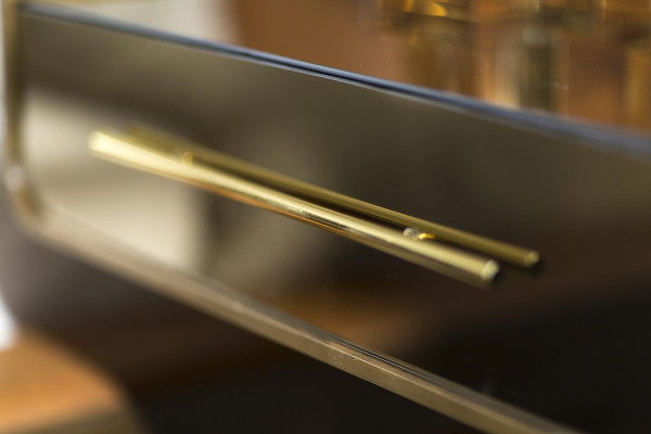 Moderni lipasto peilillä