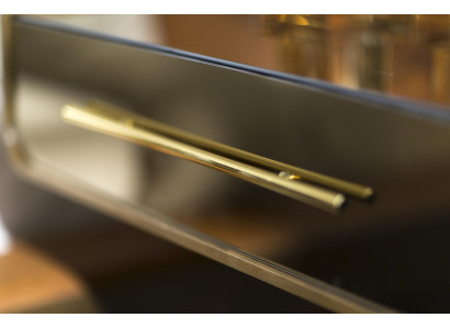 Moderni lipasto peilillä