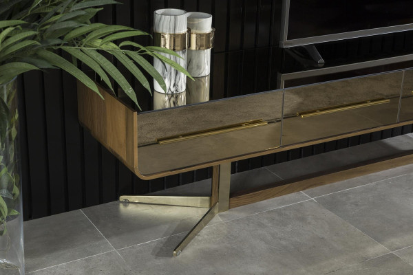 Puinen TV-hylly olohuoneeseen