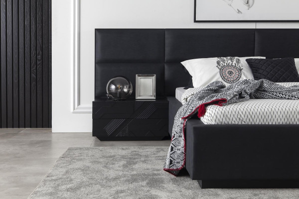 Mustat luksusmakuuhuonekalusteet, joissa on kaappi, lipasto ja yöpöydät 5 osaa.