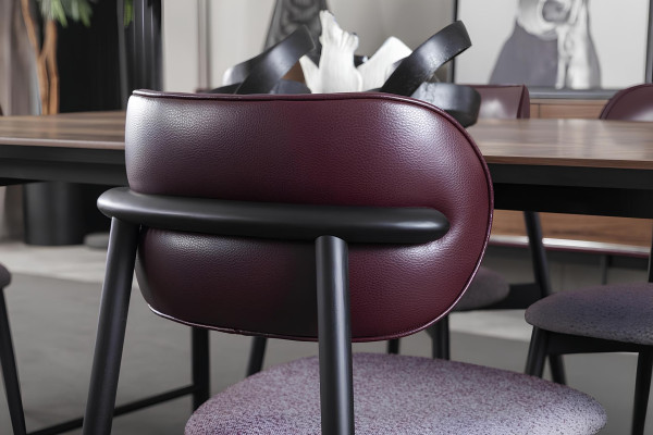 Ruskea ruokailuhuoneen kalustesarja pöytä tuolit kaappi