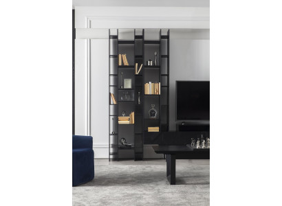 Korkealaatuinen musta olohuoneen seinä kaapilla ja 2-osaisella pöydällä