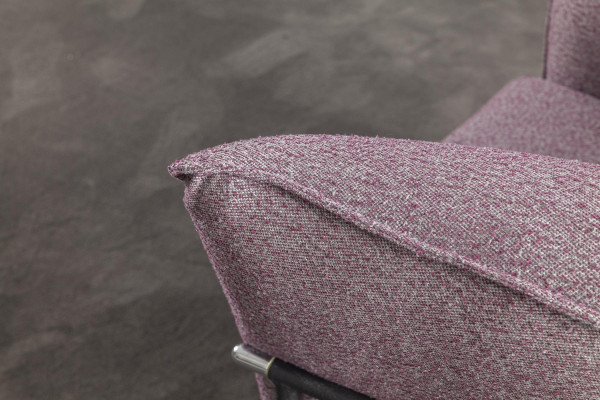 3+1 paikkainen sohva modernissa harmaassa italialaisessa muotoilussa