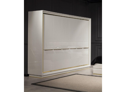 Moderni ja mukava valkoinen kaappi ylellisellä säilytystilalla