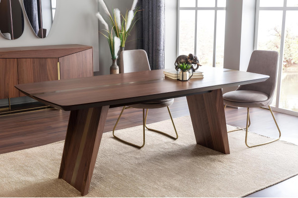 9-osainen ruskea ruokapöytä, tuolit ja lipasto