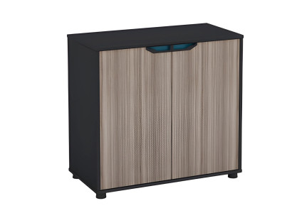 Ruskea ja musta puinen lipasto modernilla ovilla toimistoon