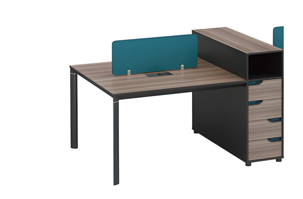 Moderni työpöytä säilytystilalla, jakopaneelilla ja puun ulkonäöllä