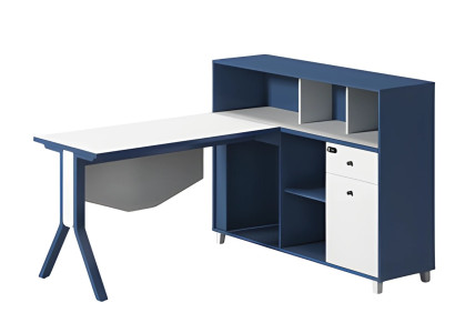 Sininen ja valkoinen työpöytä, jossa on säilytystilaa, avohyllyjä ja tyylikkäät jalat