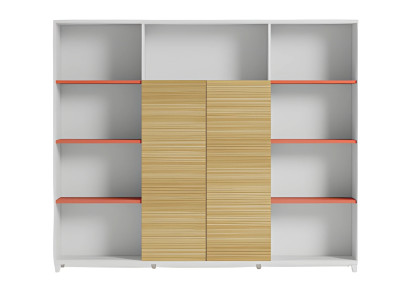 Tyylikäs toimistovalaisin puuhyllyillä ja oransseilla yksityiskohdilla