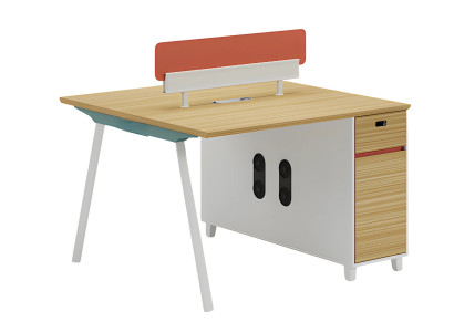 Moderni puinen työpöytä säilytystilalla