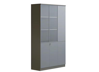 Moderni harmaa toimistokaappi lasiovilla, lukittava, suuri säilytystila