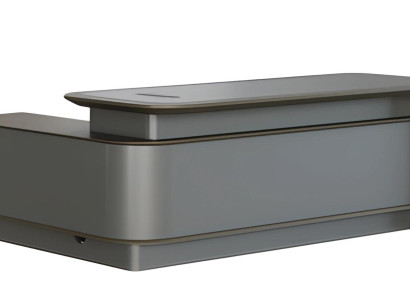 Moderni harmaa työpöytä säilytystilalla ja kaapeliholkillä