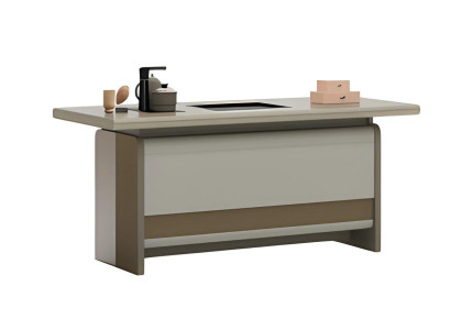 Moderni ruskea pöytä käytännöllisellä säilytystilalla ja tyylikkäällä muotoilulla