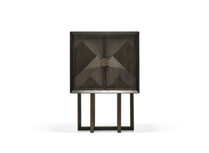 Tyylikäs ja muotitietoinen ruskea puuvitrina esittelyyn olohuoneessa