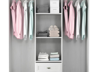 Kangaskaappi ripustimilla ja laatikoilla