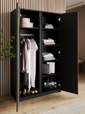 Kangaskaappi peilillä ja naulakolla