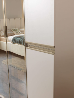 Moderni mattalasi kulmakaappi suurella suunnittelulla