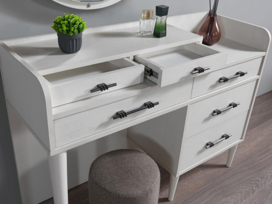 Moderni puinen lipasto peilillä makuuhuoneeseen