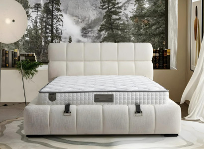 Tyylikäs sininen sänky tekstiili- ja puupatjalla