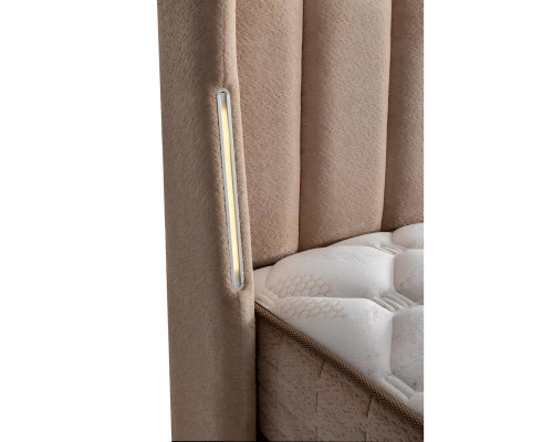 Tyylikäs puusänky tekstiili- ja puumadrassilla