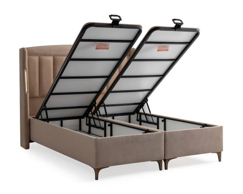 Tyylikäs puusänky tekstiili- ja puumadrassilla