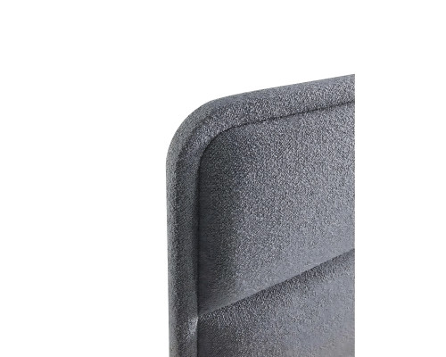 Moderni harmaa sänky tekstiili- ja puumatolla