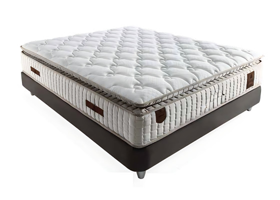 Tyylikäs sänky tekstiilipatjalla beigenä