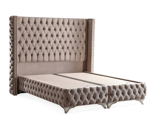 Tyylikäs sänky tekstiilipatjalla beige