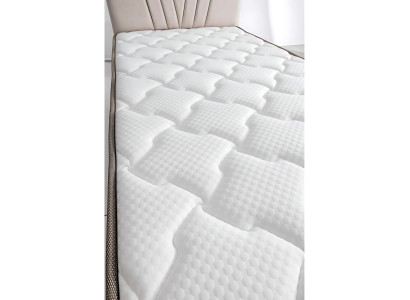 Tyylikäs sänky tekstiilipatjalla beige