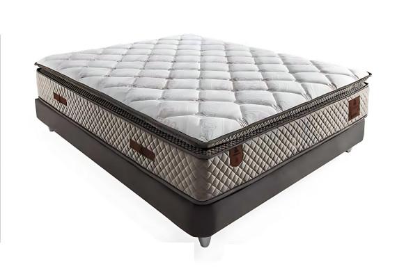 Moderni sänky patjalla kaunistaa minkä tahansa makuuhuoneen.